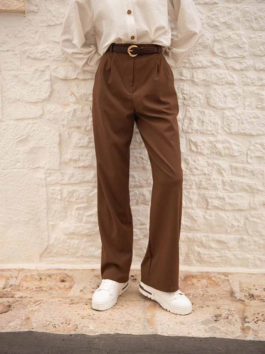 Emma™ | Avslappnade högmidjade raka byxor i brun