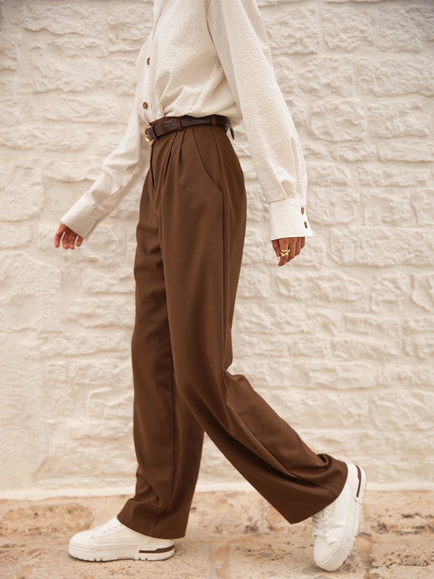 Emma™ | Avslappnade högmidjade raka byxor i brun