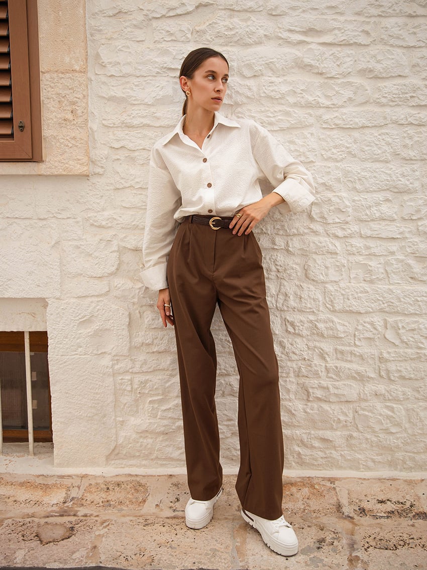 Emma™ | Avslappnade högmidjade raka byxor i brun