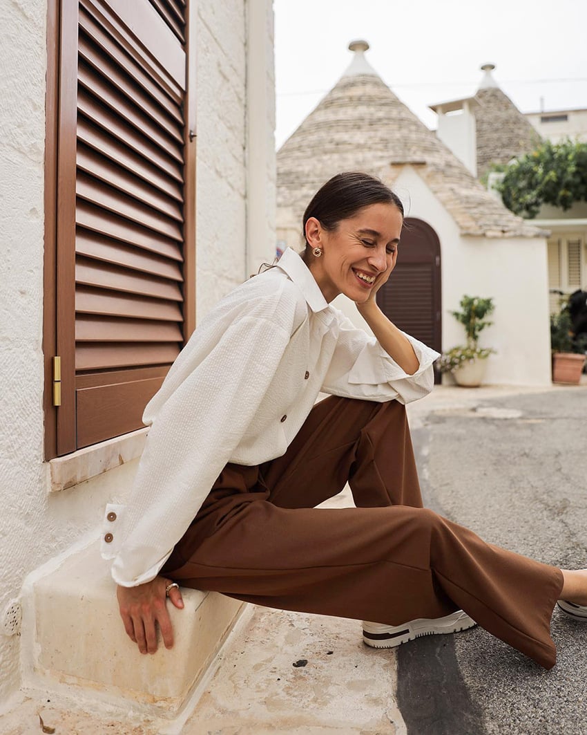 Emma™ | Avslappnade högmidjade raka byxor i brun